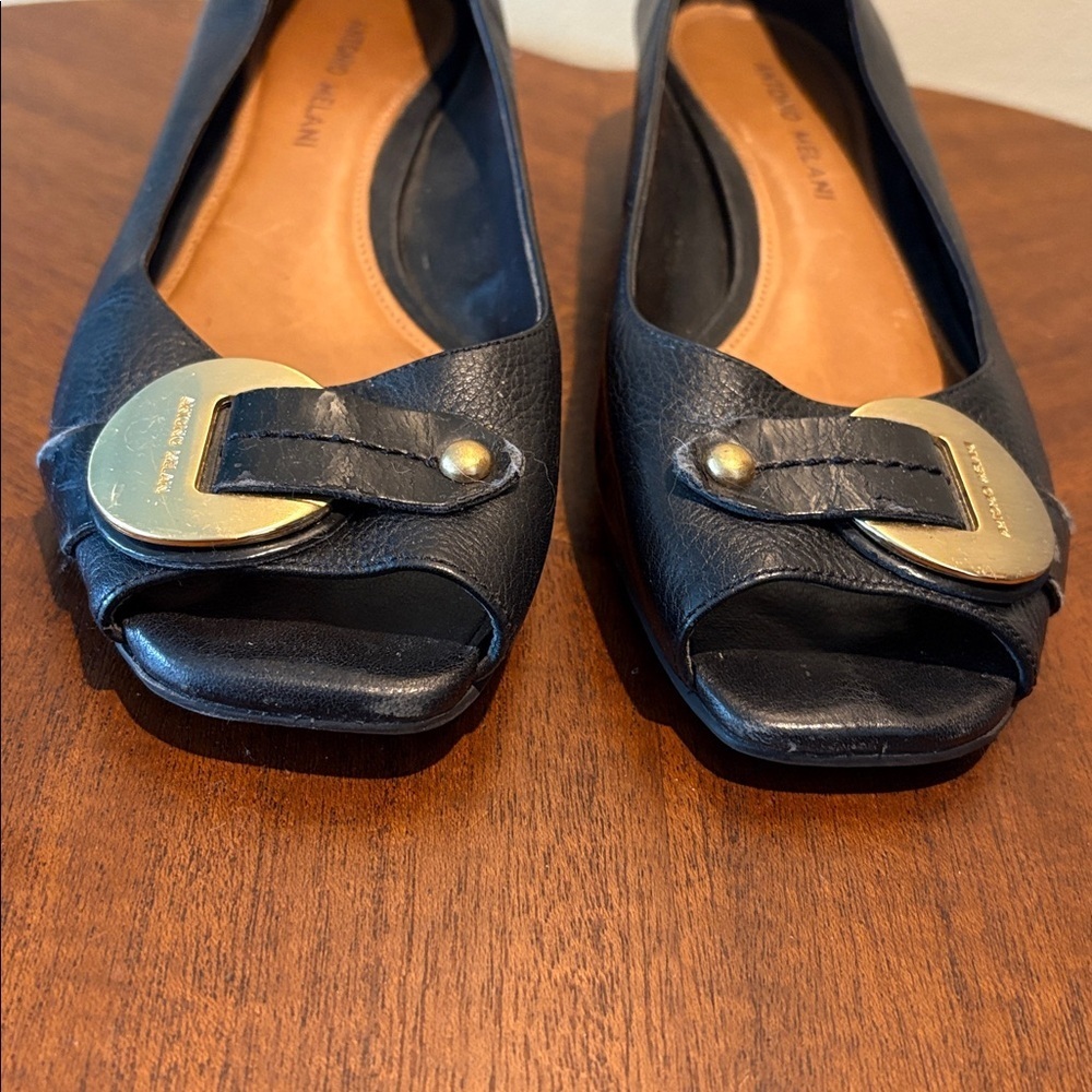 Antonio Melani Black Leather shoes  short wedge heel  gold tone buckle/rivet toe - Picture 3 of 11